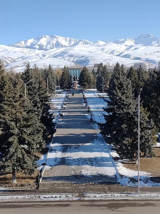 Apartment In The Karakol Heart Екстериор снимка