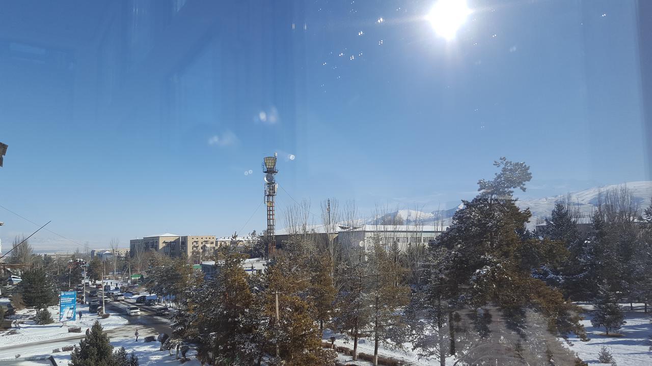 Apartment In The Karakol Heart Екстериор снимка